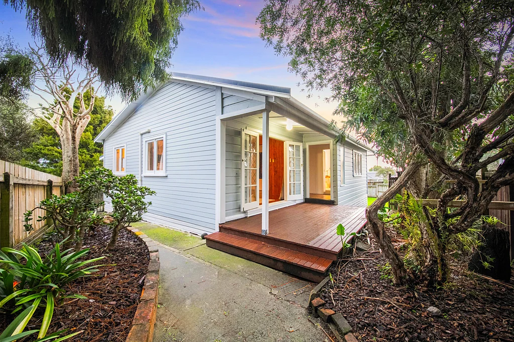 129 Sunnyside Road, Sunnyvale, Waitakere City, Auckland