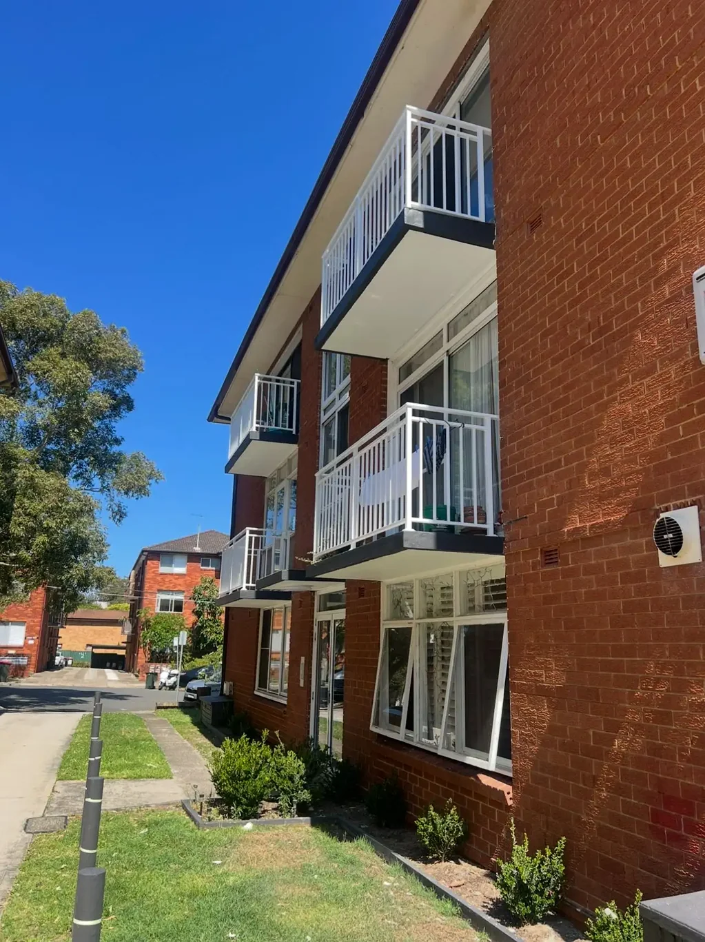 BRIGHT THREE BEDROOM UNIT
