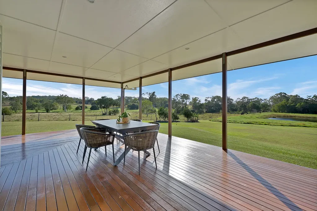 Alligator Creek 4Zimmer Custom-Built 427m² Home on 1 Acre | Rural Views | Dual Master Suites | Expansive Entertaining Deck