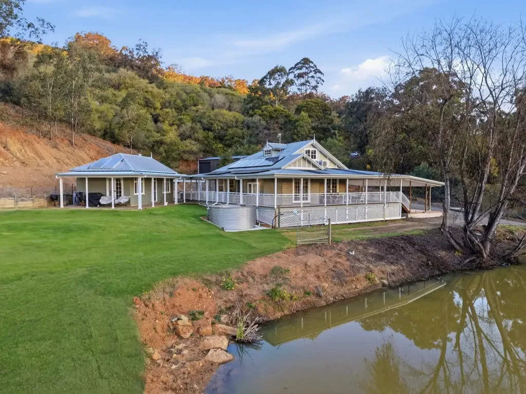 Mount Hunter 4房 31英亩土地上的永恒遗产魅力，坐拥壮丽山景 Timeless Heritage Charm on 30 Acres with Spectacular Mountain Views