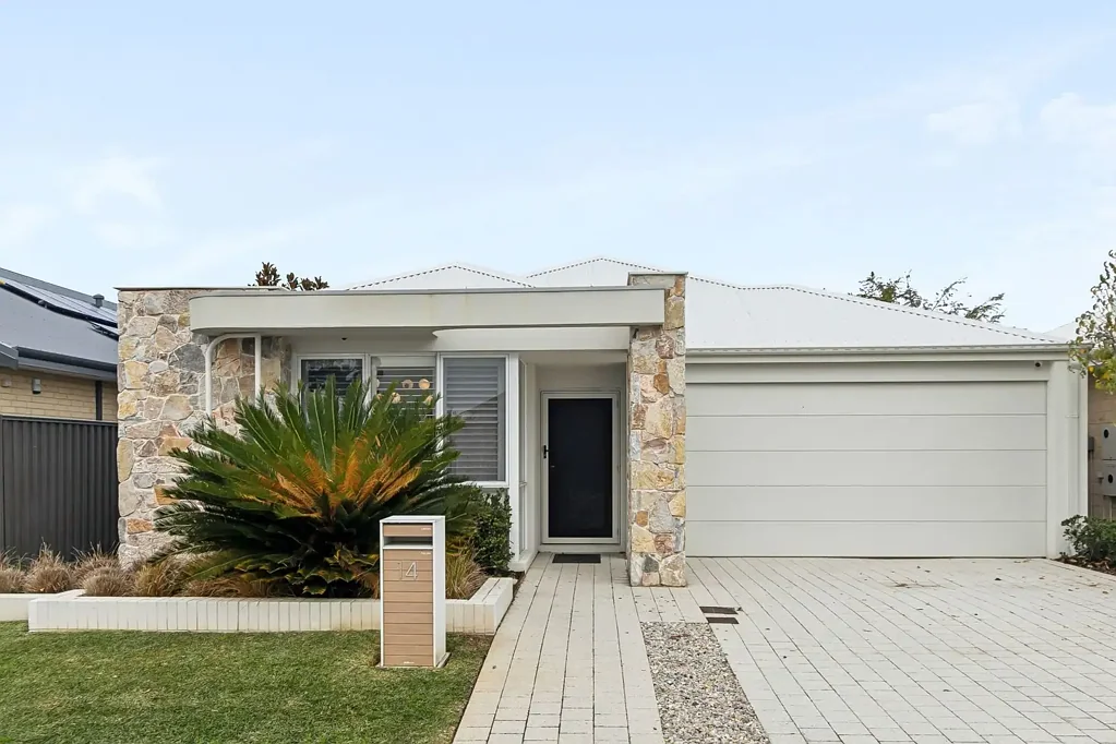 Aveley 4 Bedroom Ex-Display Elegance with Space, Style & Lifestyle on a Low-Maintenance Block