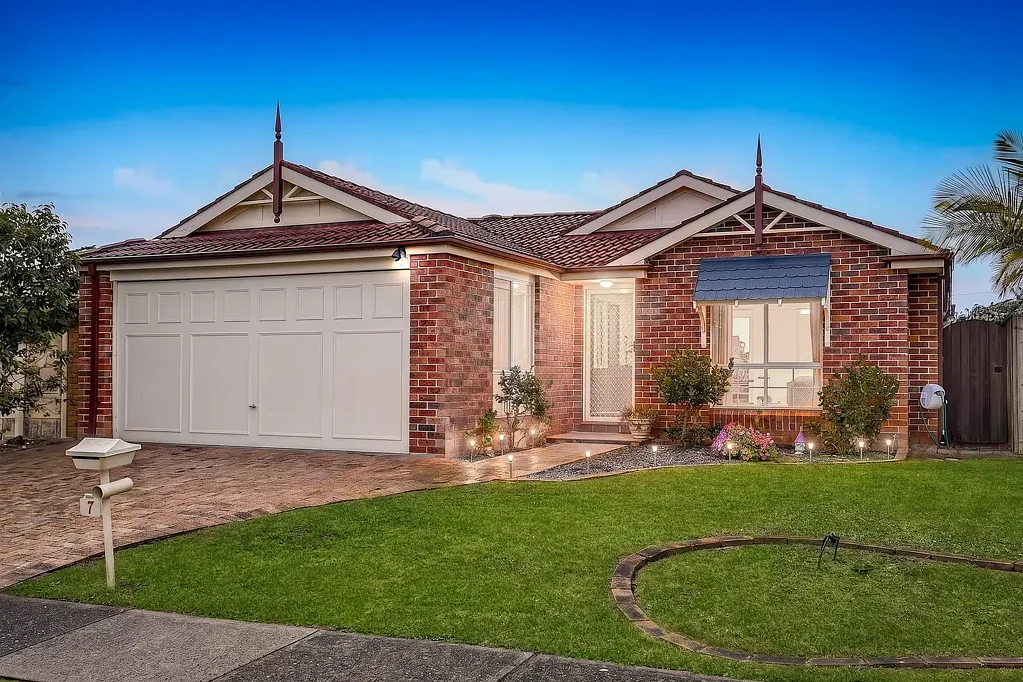 Woodcroft 4房 砖结构家庭住宅，拥有娱乐空间 Brick Family Home with Space to Entertain