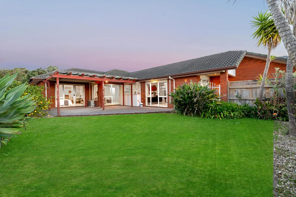 East Tamaki 4 Bedroom Refreshed & Reliable, Zoned BDSC
