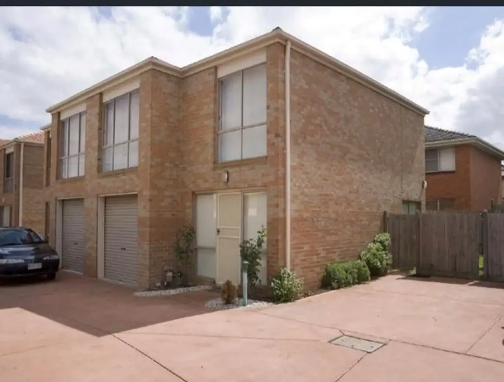 Dandenong 3房 Dandenong 市中心宽敞且极其便利的物业 Spacious & Superb Convenience in the Heart of Dandenong