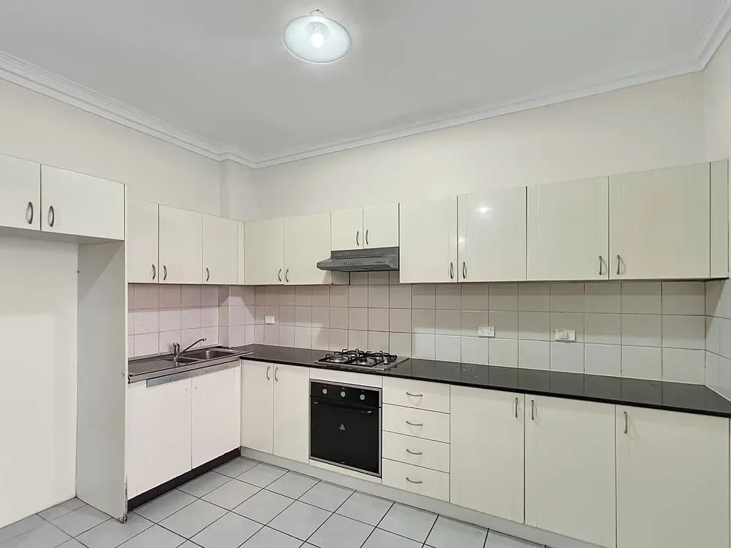 Conveniently Located 2 Bedroom Apartment!
