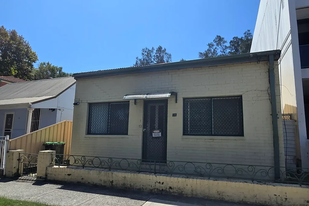 Mascot 3 Bedroom Renovate, Rebuild, or Invest – Endless Possibilities Await!