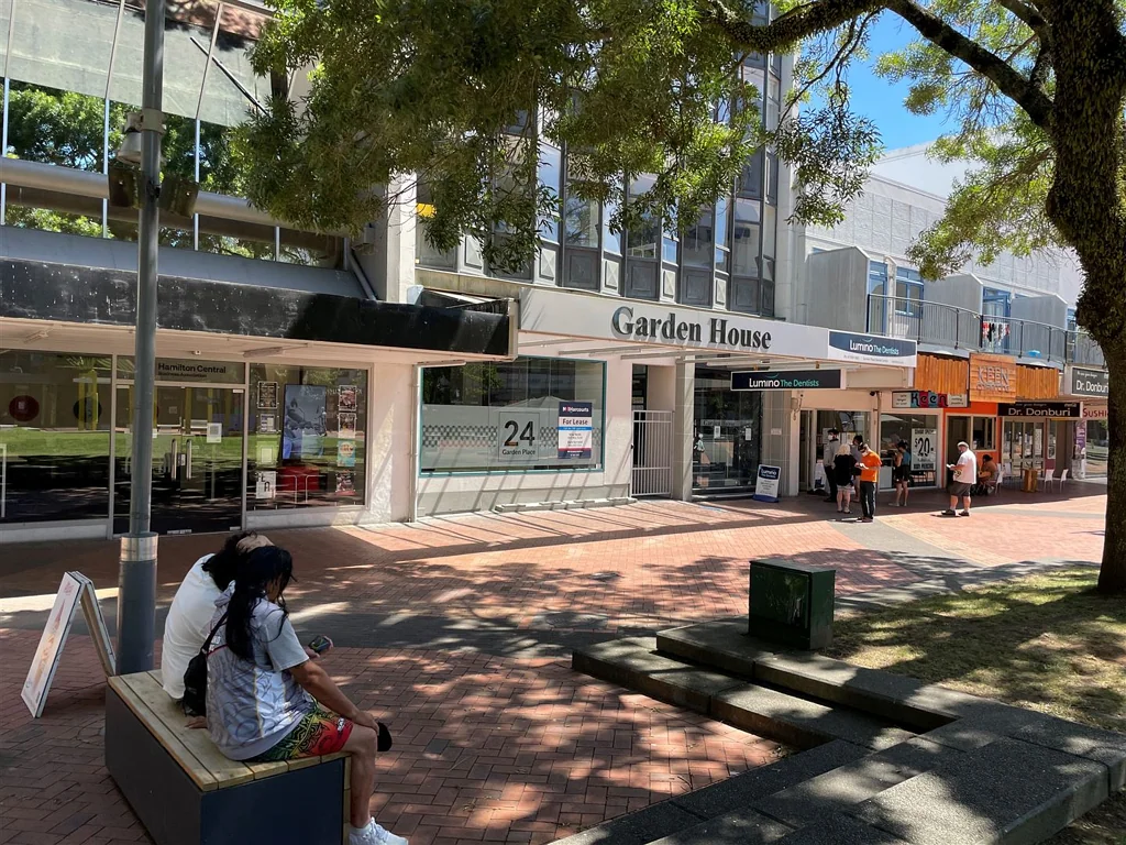 Hamilton Central Located For Convenience