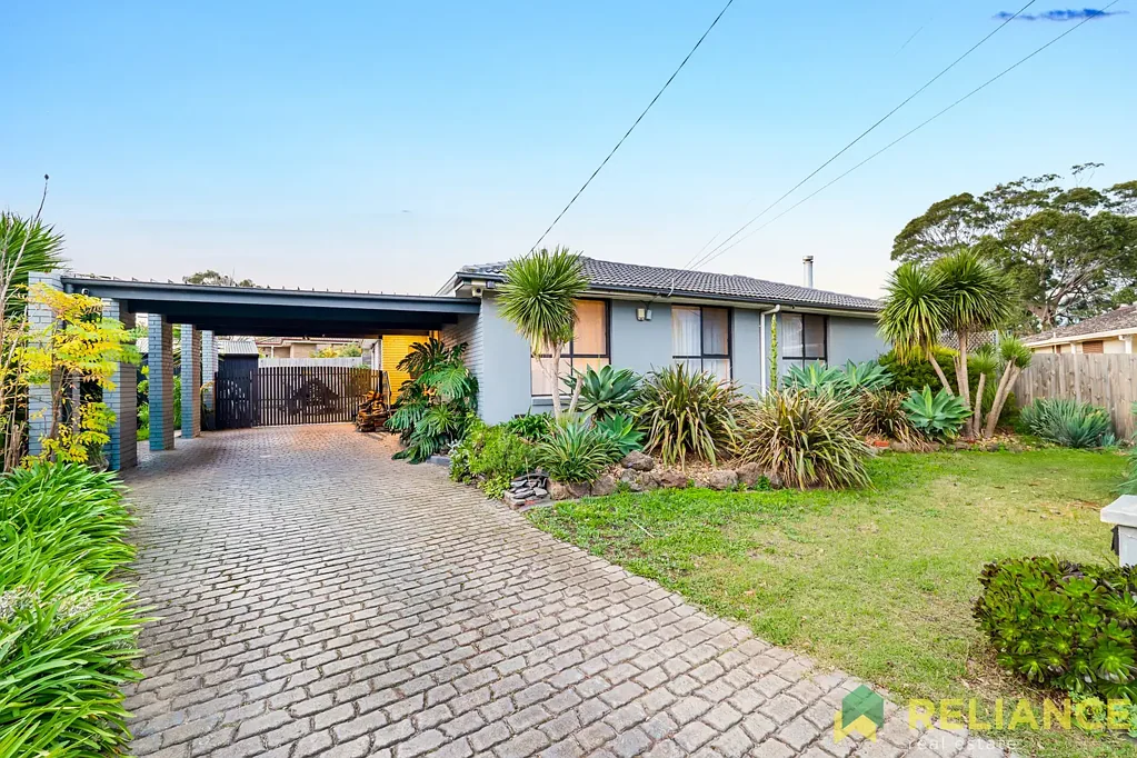 Melton 4ਬੈੱਡਰੂਮ 🏡 Beautifully Renovated Family Home on a Huge 690sqm (Approx.) Allotment in a Quiet Court
