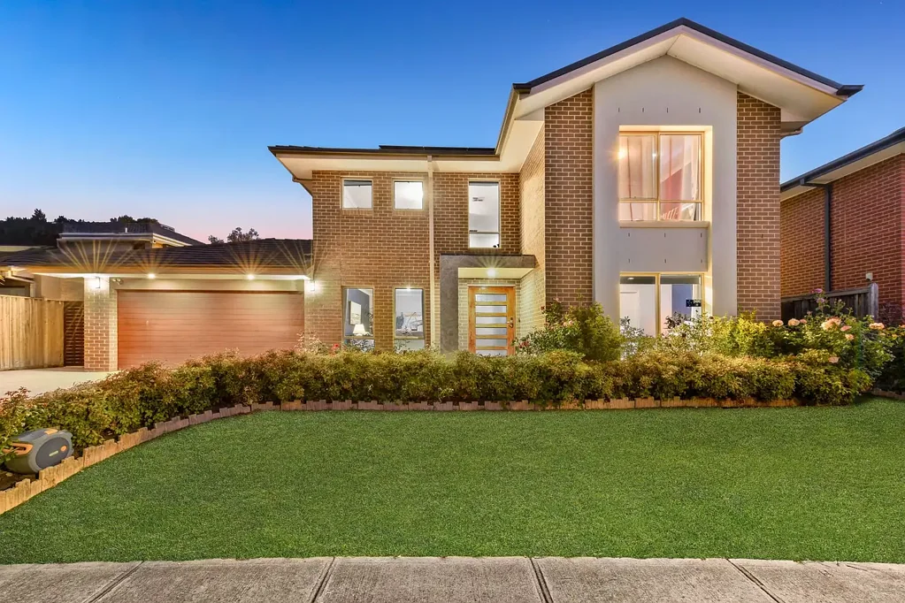 Keysborough 5房  The Brief:
Expansive 5-bedroom home with 2 Master bedroom, 4 living area, 2 kitchen and quality finishes