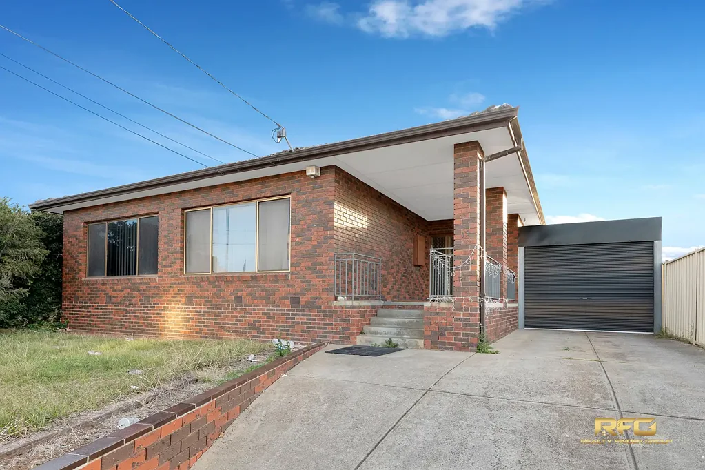Deer Park 4 Bedroom Classic Family Home in Great Deer Park Location