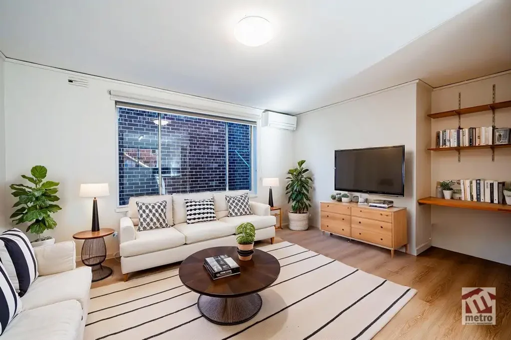 LIGHT FILLED APARTMENT IN PRIZED LOCATION!