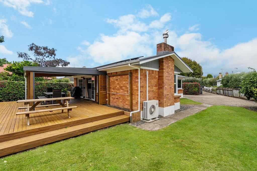 Cambridge 4Kwarto Family home, studio, garaging – easily the one!