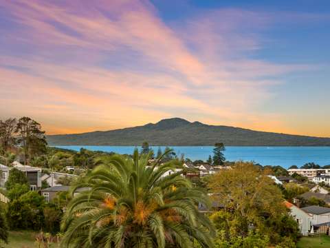 Orakei 5Moenga Water view gem – Style, space and serenity