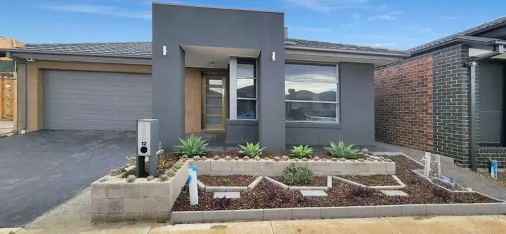 Modern Three-Bedroom Home Offering Space, Comfort & Style