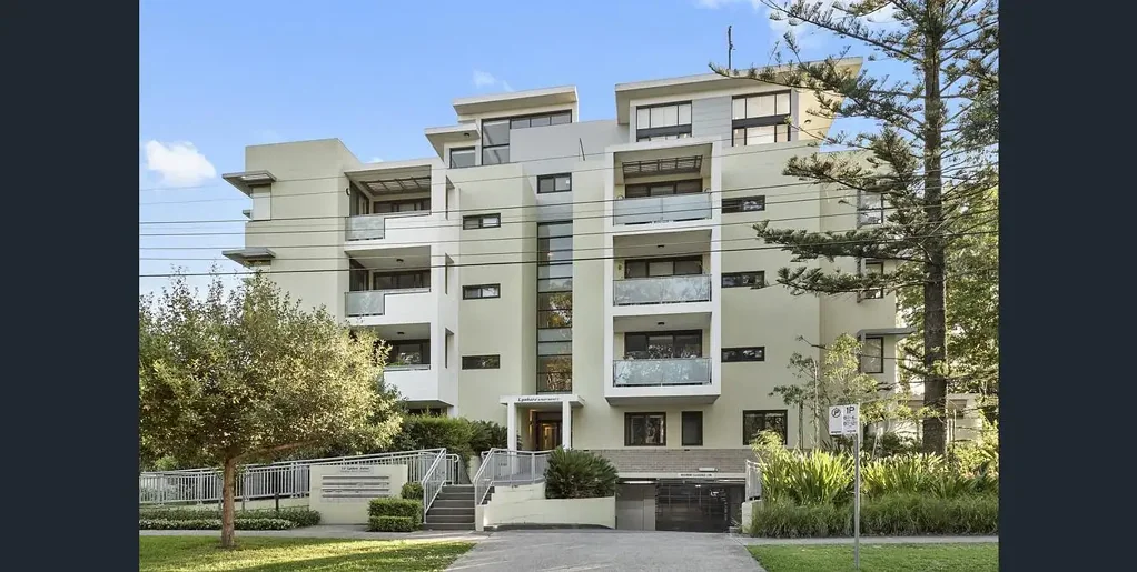 STUNNING THREE BEDROOM APARTMENT
