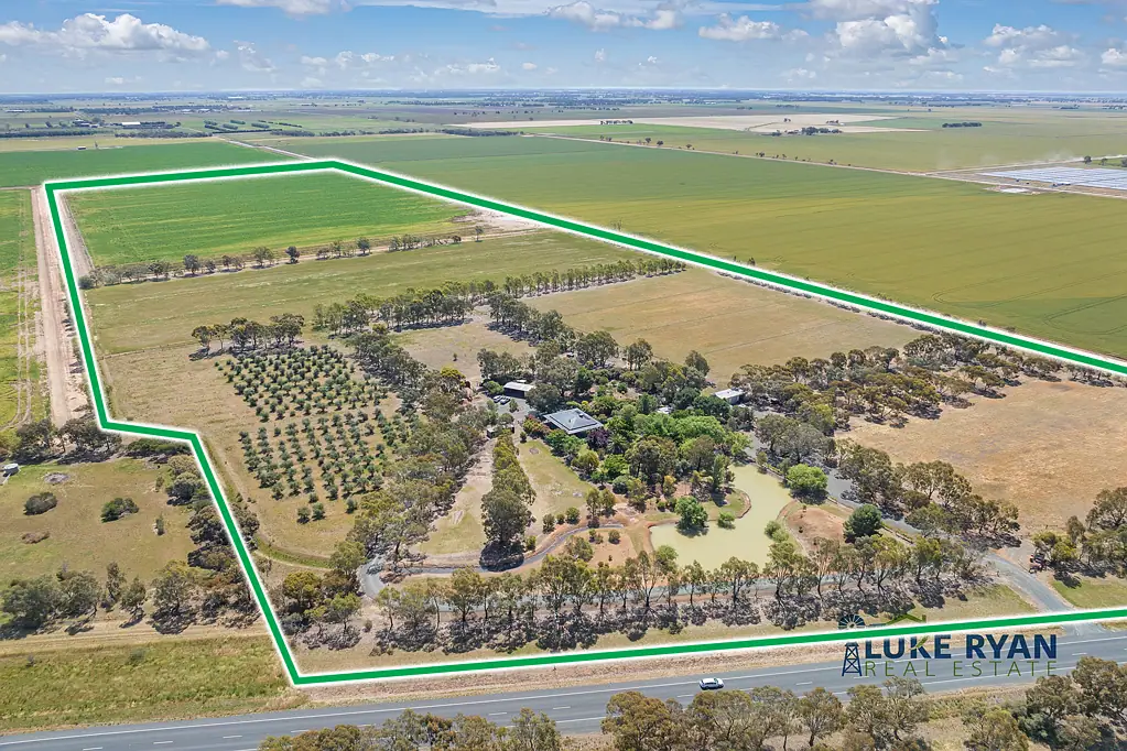 Echuca 100 ACRES WITH HOME AND GARDEN OASIS