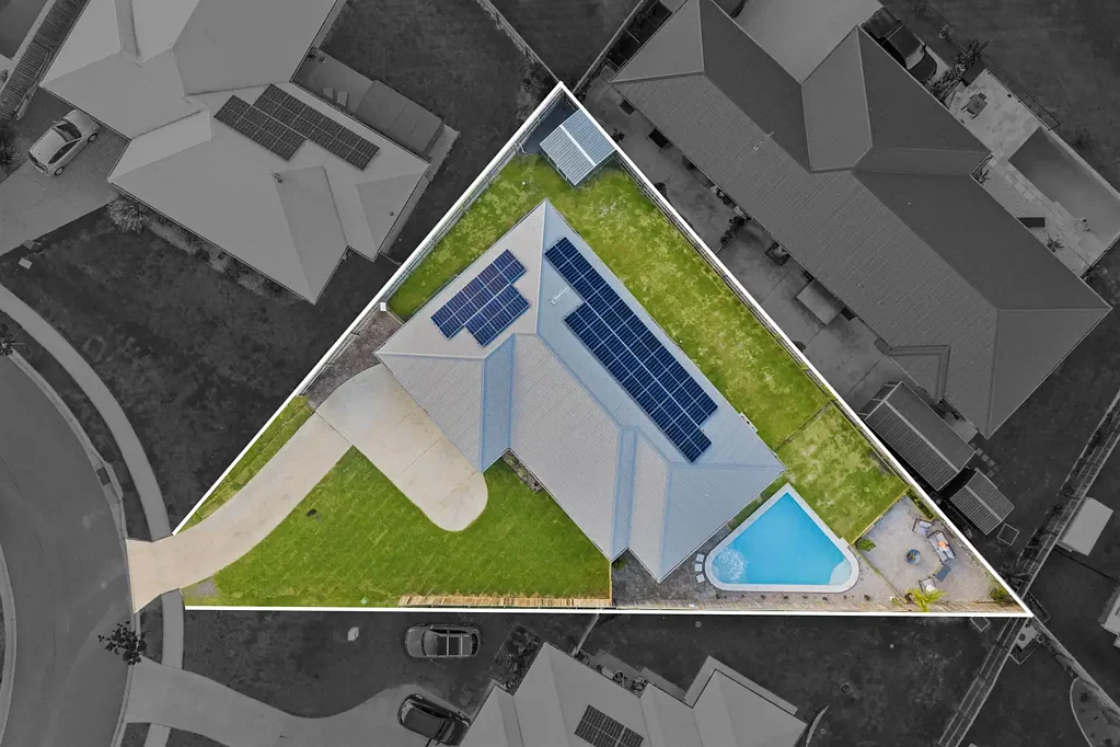 Southside 4房  Contemporary Family Home with Resort-Style Backyard