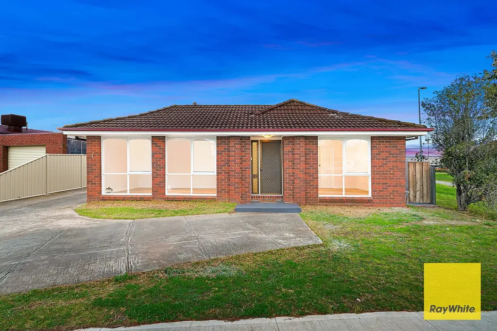 Hoppers Crossing 4 Bedroom Renovated Family Home in Prime Cambridge Estate Location!!
