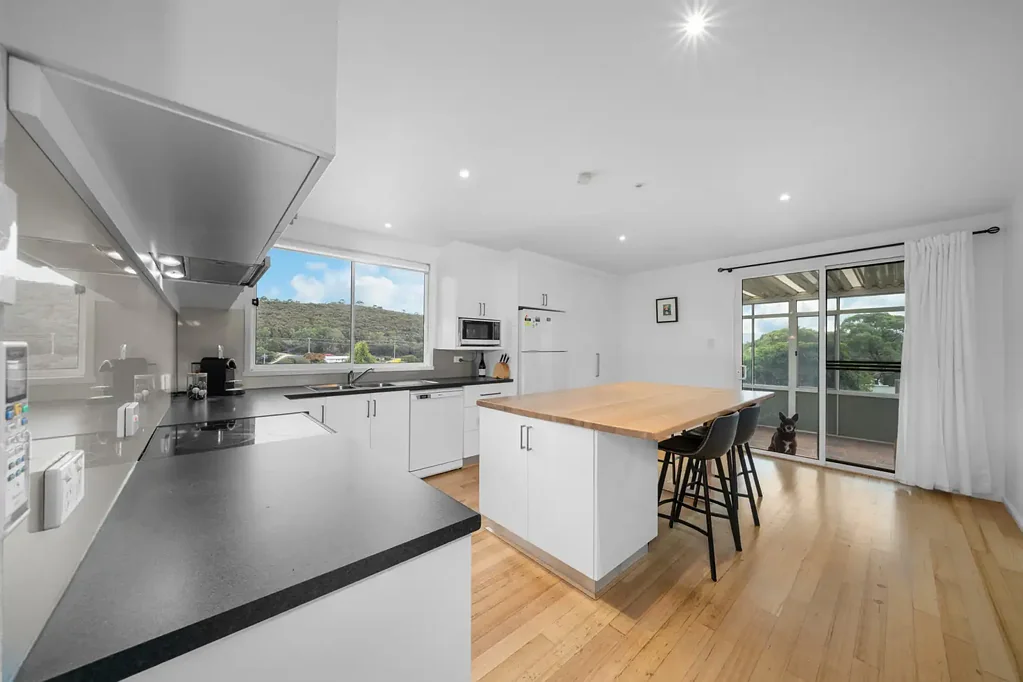 18 Carawa Street, Mornington, TAS 7018