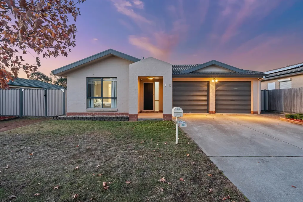 10 Fairlight Street, Dunlop, ACT 2615