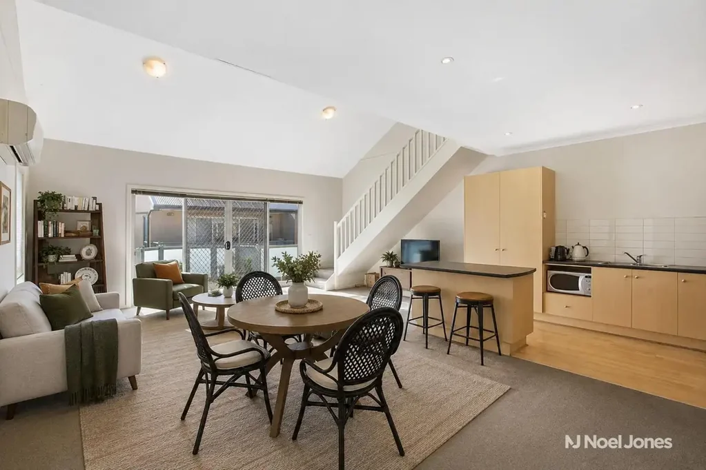 Croydon 3 Slaapkamer Spacious Split-Level Apartment in a Prime Croydon Location