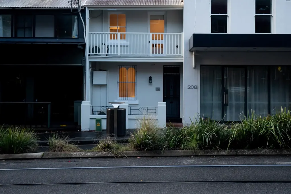 Surry Hills 3બેડરૂમ Mixed-Use Opportunity with Endless Potential in the Heart of Surry Hills