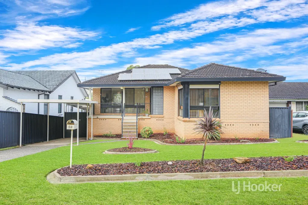 Prospect 3 Bedroom Spacious Split-Level Home In Quiet Street! Massive Downstairs Rumpus Room!