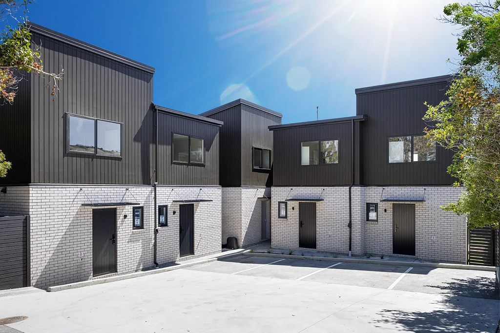 4/96 Bluebird Crescent, Unsworth Heights, North Shore City, Auckland
