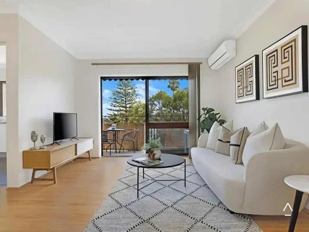 Renovated Executive Apartment with Sweeping District Views