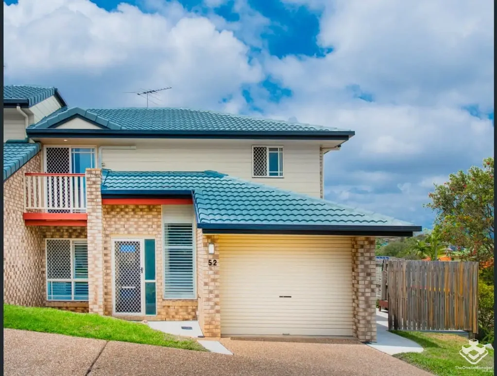 NO. 1 TOWNHOUSE COMPLEX IN MANSFIELD SCHOOL CATCHMENT.