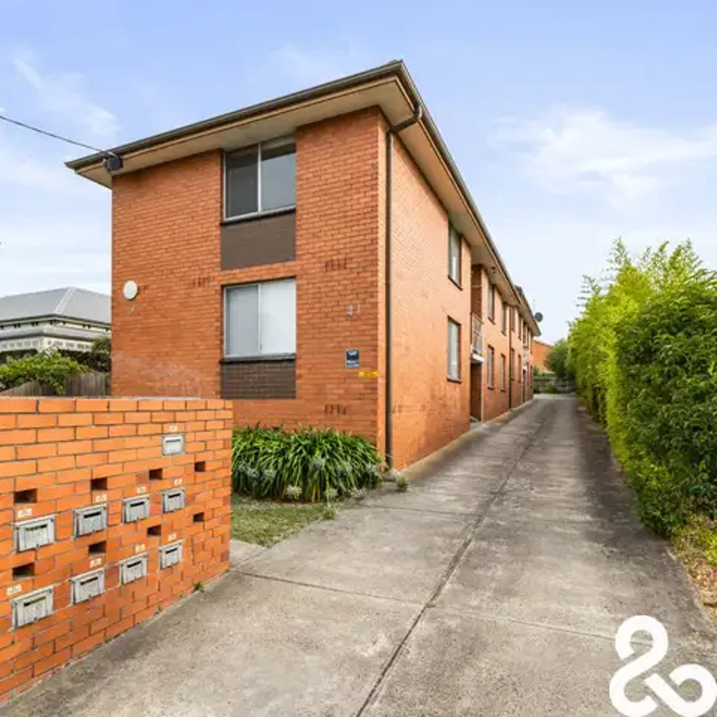 2 Bedroom Apartment on Pender Street