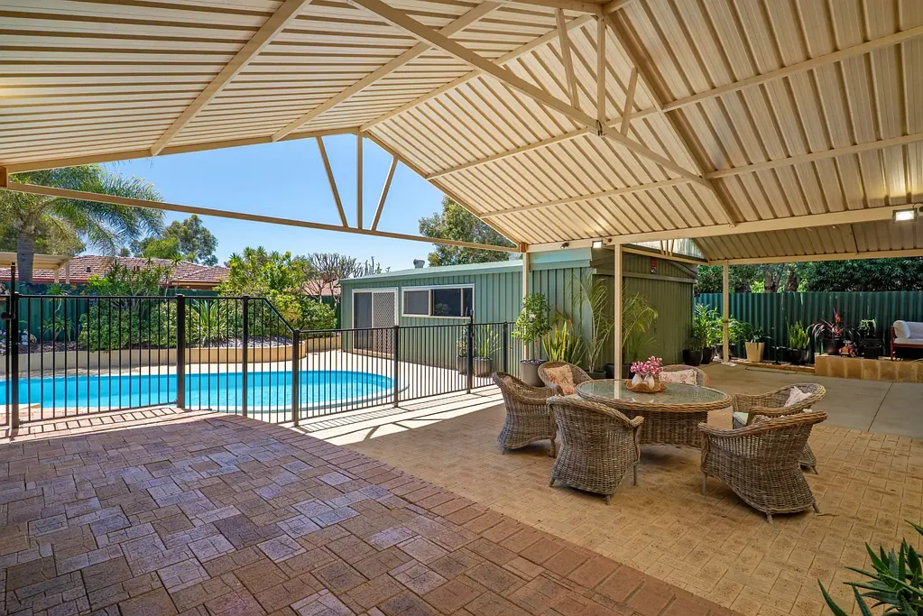 Beechboro 4房  Stylish Family Living with Pool, Pool House & Huge Outdoor Entertaining!