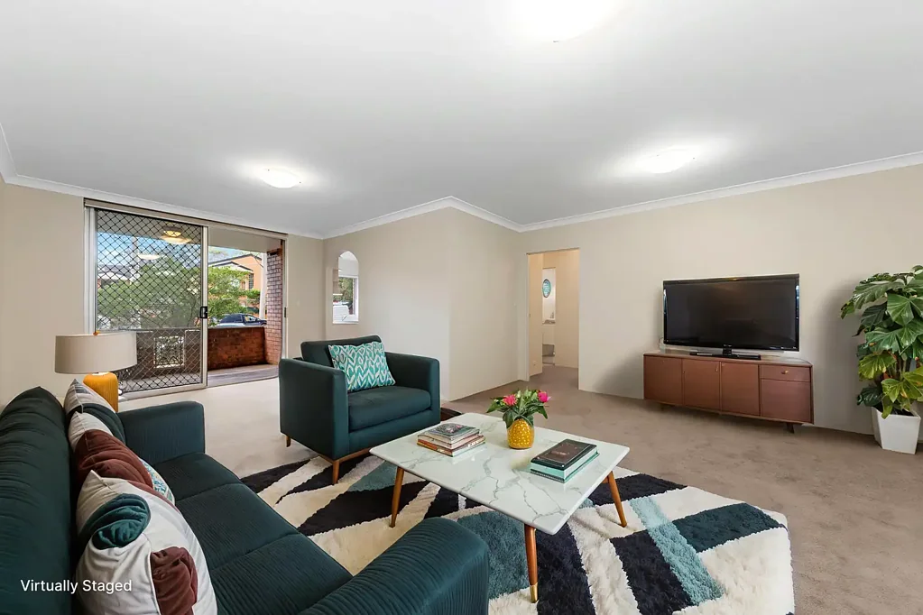Newly renovated, Generous floorplan in a Lifestyle Hotspot