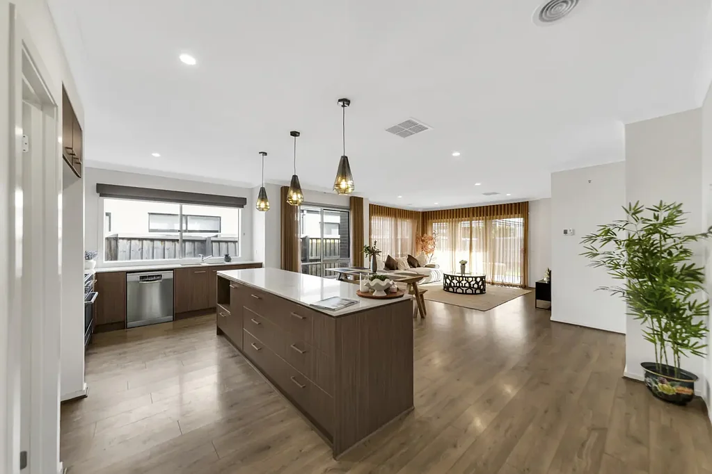 Manor Lakes 4Kwarto PRIME LOCATION | FOUR BEDROOMS | TWO LIVING AREAS | SEPARATE STUDY | EAST-FACING | MOVE-IN READY