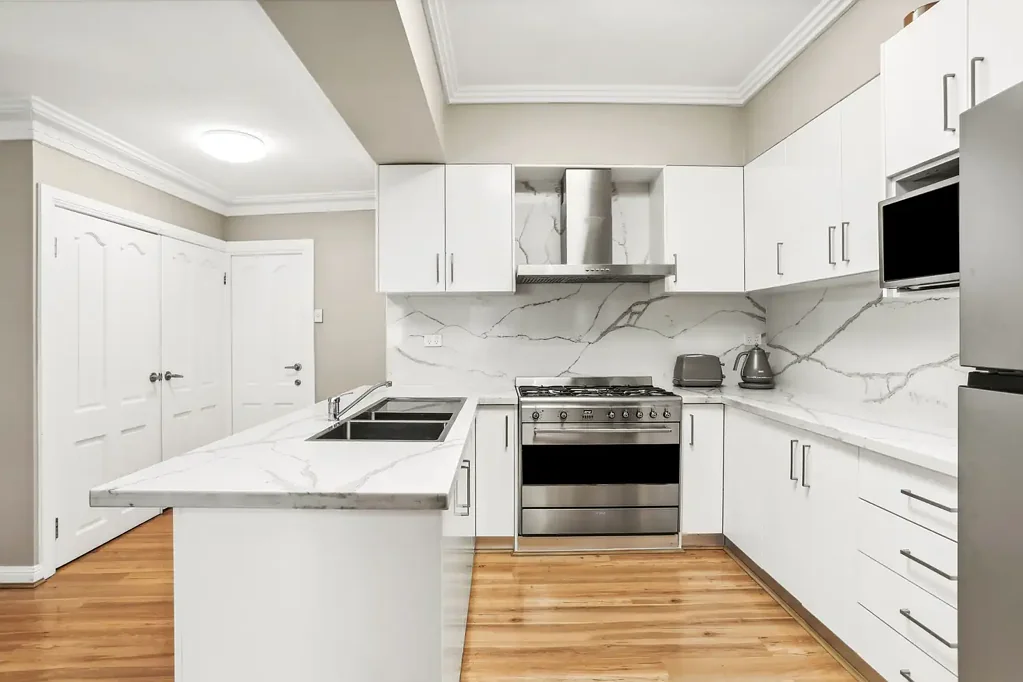 Kingsgrove 4Kwarto MODERN COMFORT IN A PRIME LOCATION