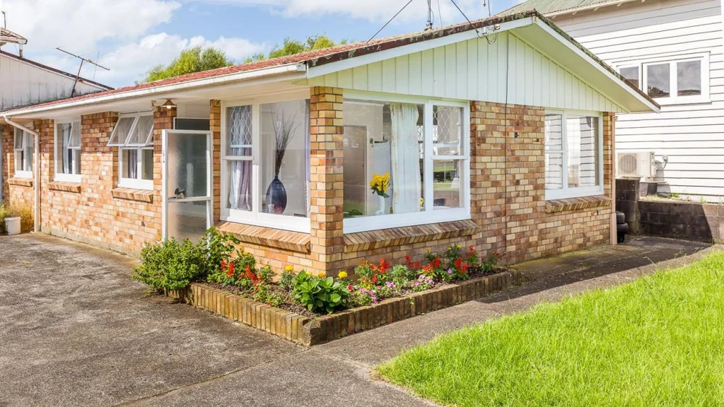 Spacious & Sunny 2-Bedroom Sanctuary in Sandringham