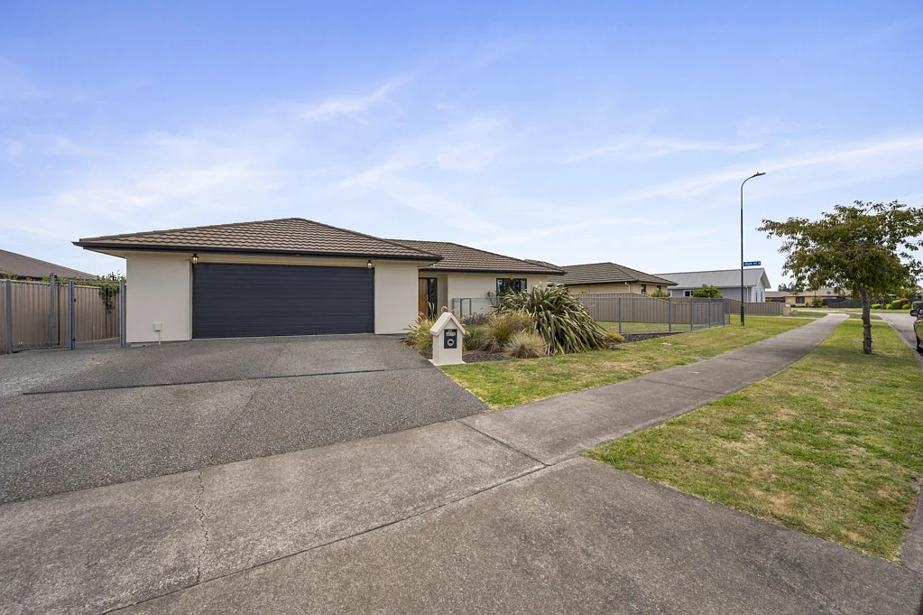 Mahora 4 Bedroom Act fast – motivated vendor wants this sold!