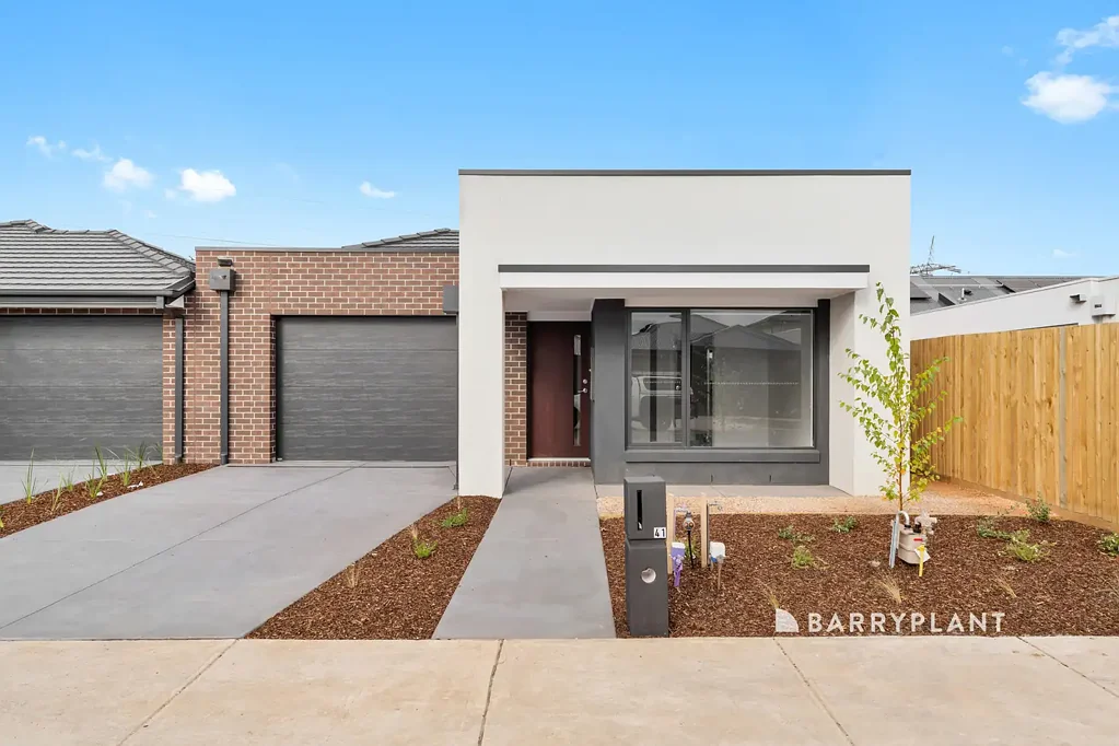 Modern Family Living in Prime Clyde North Location