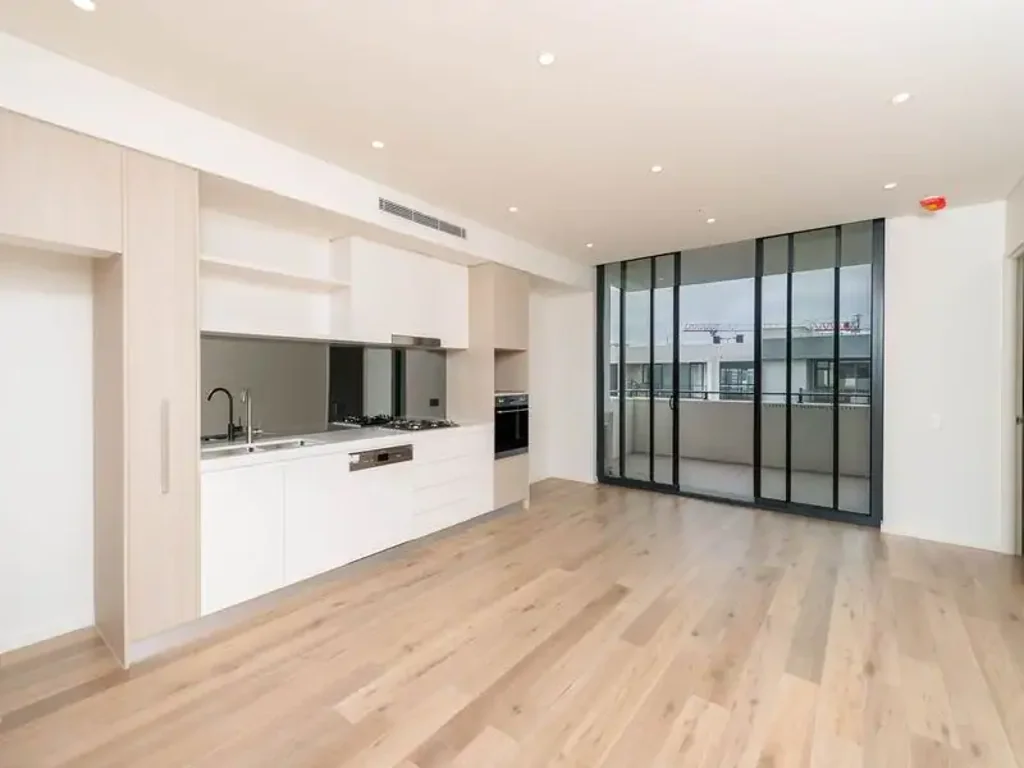 Penthouse Level  2 Bedroom in the Heart of Mascot