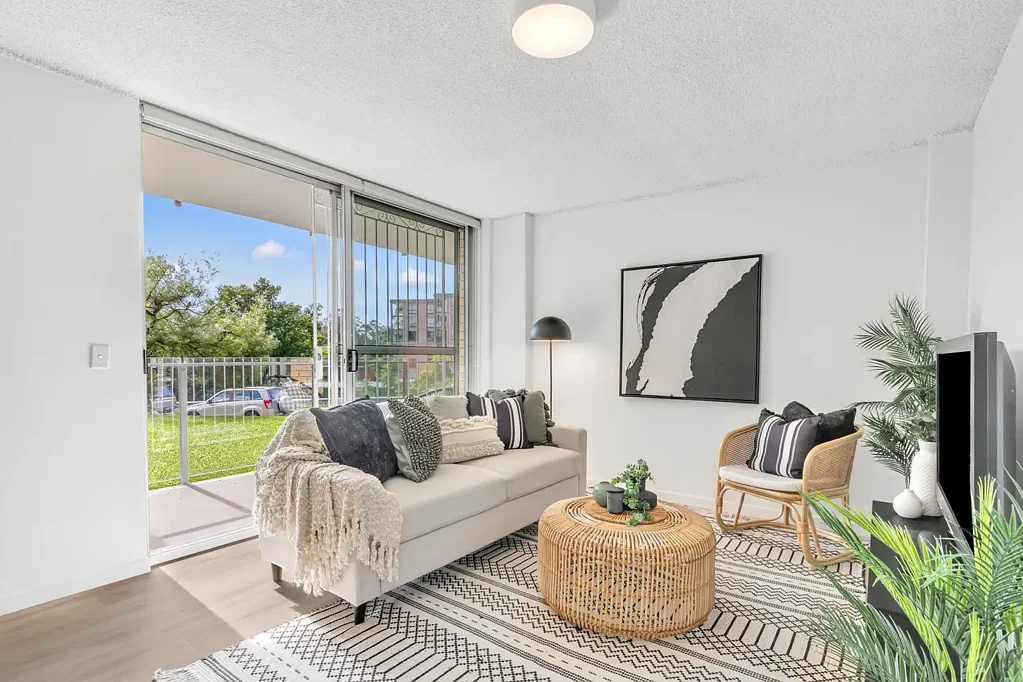 St Lucia 3Moenga Spacious & Stylish Ground Floor Residence in Prime St Lucia Position