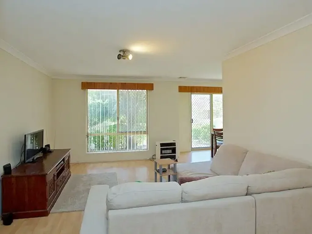 LOW MAINTENANCE VILLA CLOSE TO EVERYTHING!