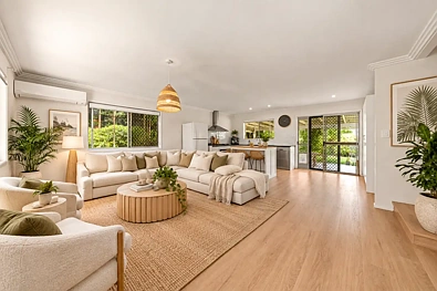 Ashmore 3Zimmer Charming Split Level Residence - Versatile Dual Living Potential & Over 300m2 of Sprawling Backyard