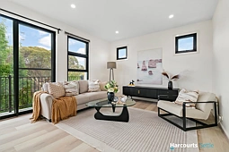9/8 Saxonwood Drive, Vermont South