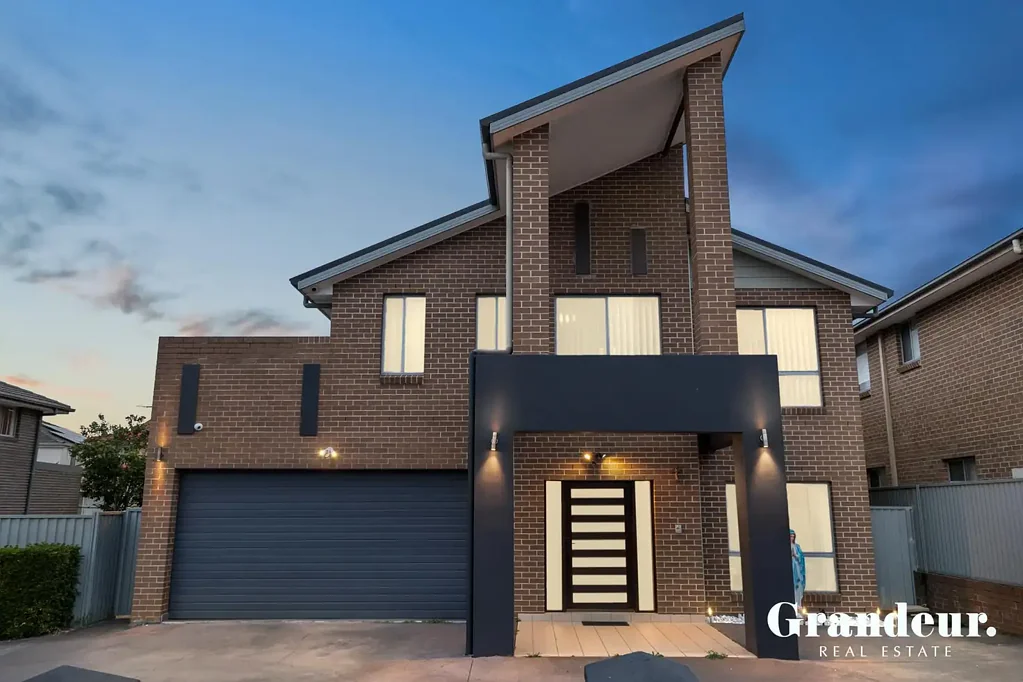 Edensor Park 5ਬੈੱਡਰੂਮ Custom Build in Quiet Street