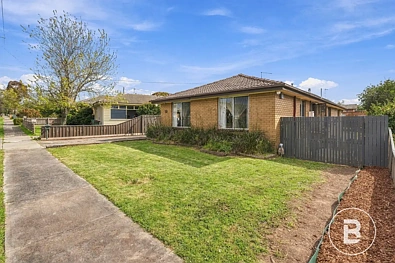 Wendouree 3ਬੈੱਡਰੂਮ COMFORTABLE FAMILY HOME IN A CONVENIENT WENDOUREE  LOCATION