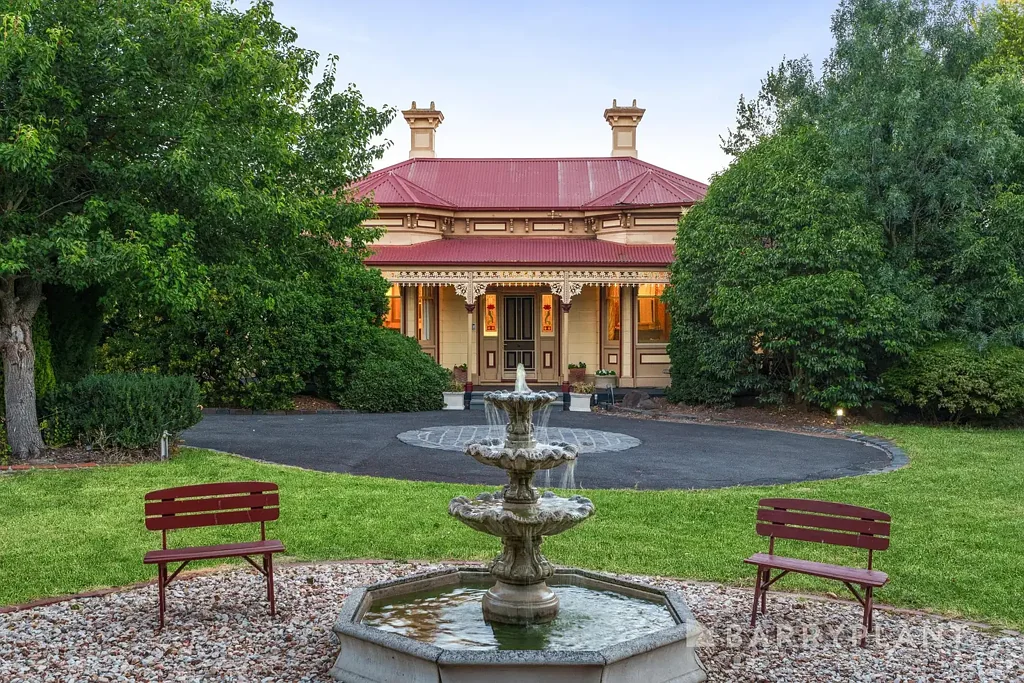 Templestowe 4房 遗产建筑魅力 1880年杰作 4卧2浴 茂密花园环绕 法式厨房 书房 专属娱乐区 全年泳池 按摩浴缸 DD08区 2225sqm地块 开发潜力 连通便利 Heritage Elegance on 2,225sqm with Endless Potential