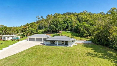 Mount Julian 3Zimmer FOR SALE By Fiona Donnellan - EXCEPTIONAL VALUE - ELEGANT RENOVATION WITH IMPECCABLE ATTENTION TO DETAIL ON ACREAGE