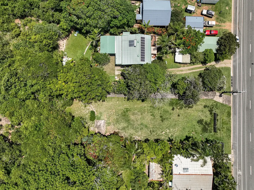 Meikleville Hill 10 Bedroom Rare Beachfront Opportunity — DA-Previously Approved for Apartments or Landmark Home