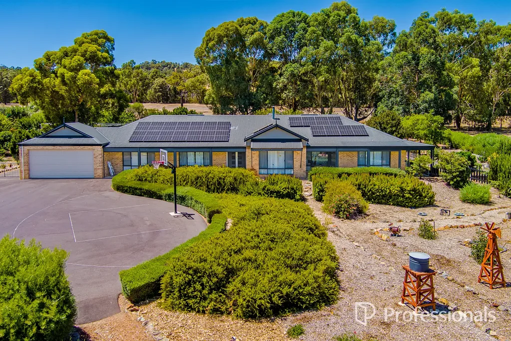 11 Brookside Grange, Waroona, WA 6215
