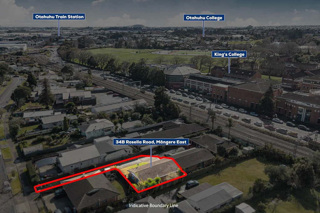 Mangere East 2Habitaciones Stylish North- Facing Brick & Tile Home with Study